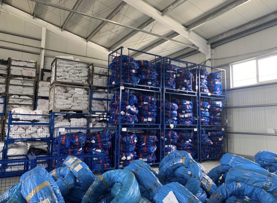 Producem Cutii metalice depozitare manipulare stivuibile