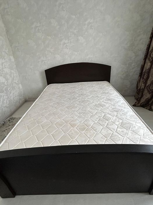 кровать двуспальная