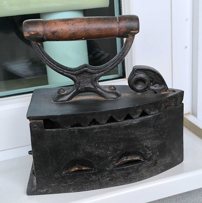 Табакери ,ретро закачалка, запалка, ретро ютия