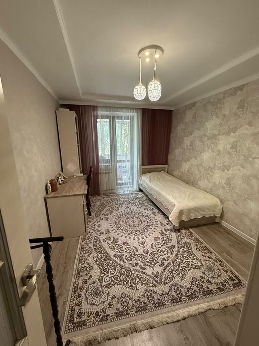 Продам квартиру  4 -х комнатную