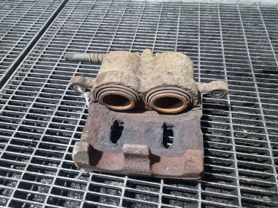 Etrier stanga fata SsangYong Rexton Facelift 2006 2.7 D 2006 - 2012 Automata SUV 4 Usi ...