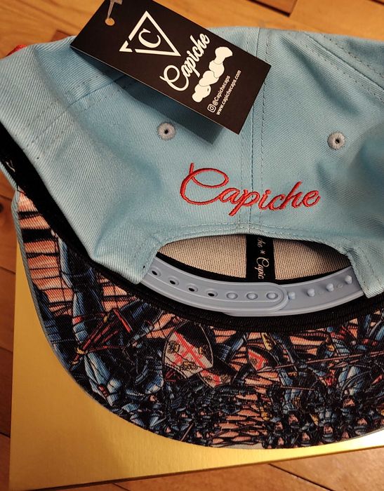 Чисто нова шапка с козирка Capiche