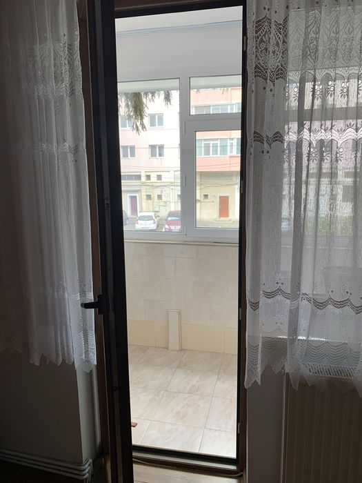 Apartament cu 3 camere de vânzare în Curtea de Argeș