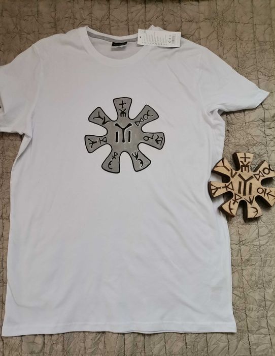 Ръчно рисувана тениска с Розетата от Плиска