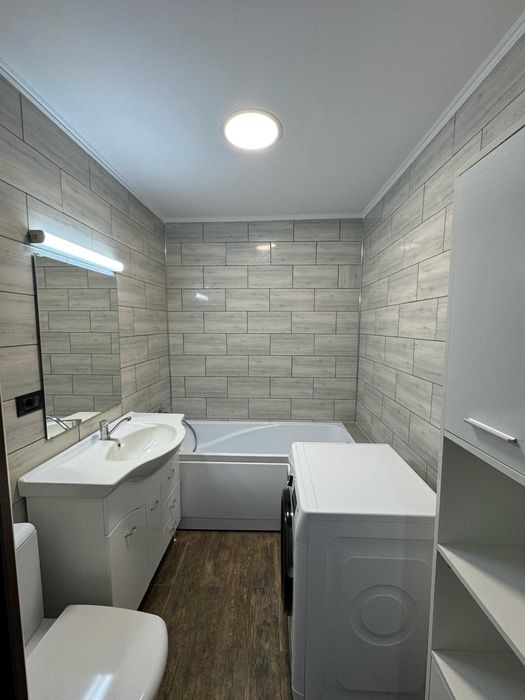 PROPRIETAR – Vând apartament ultracentral, 55 mp utili, recent renovat, situat la parter.