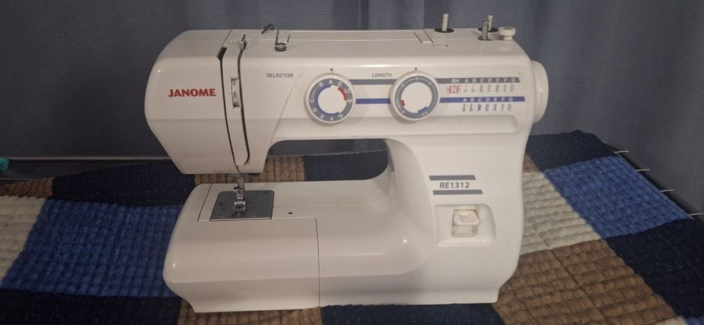Швейная машина janome