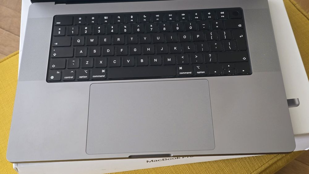 Macbook Pro 16" A2485 M1 Pro 32GB RAM 512gb SSD