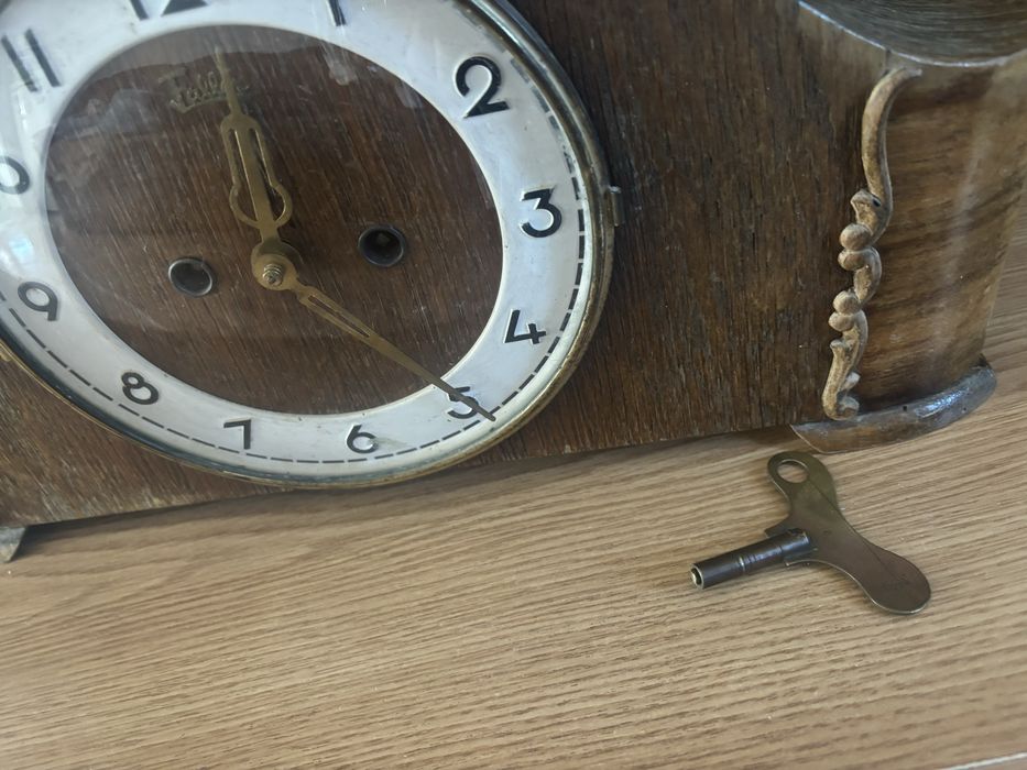 Ceas mecanic semineu