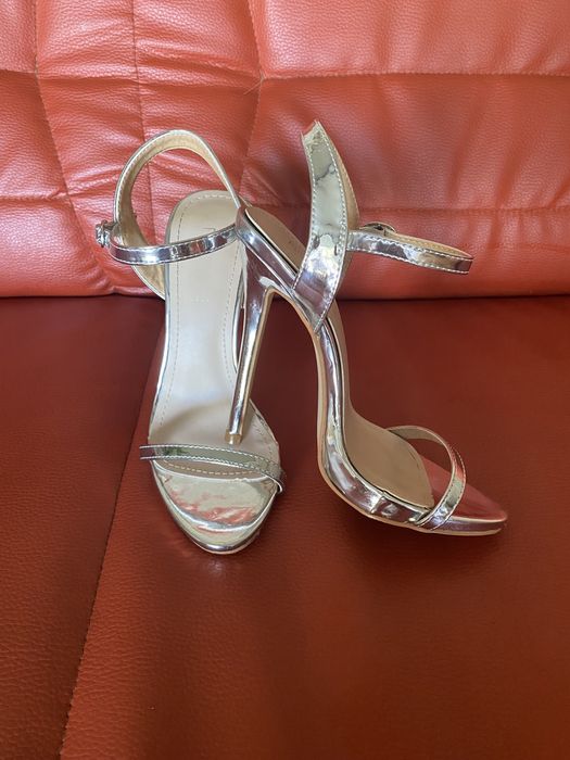 Sandale Public Desire