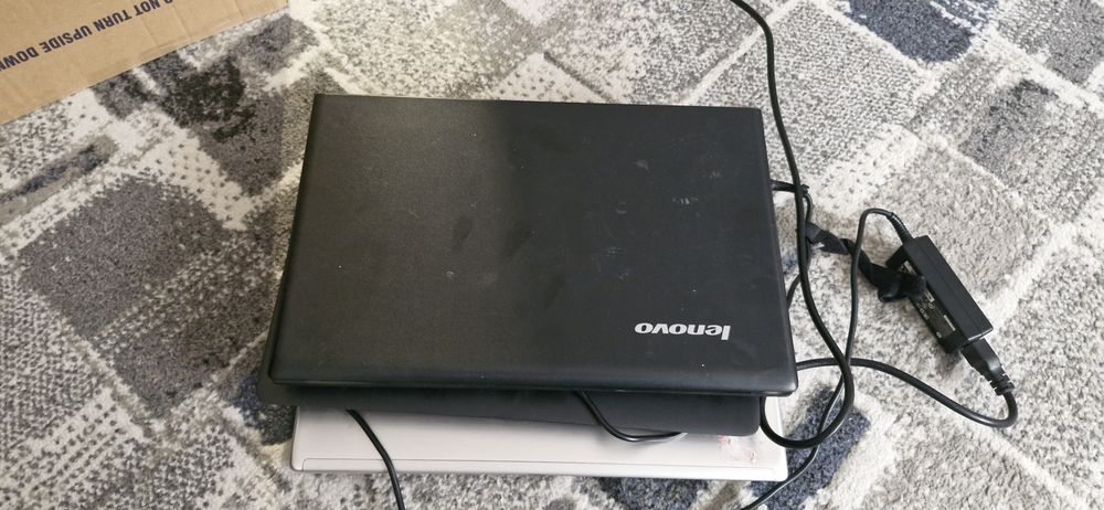 3 laptopuri nefunctionale