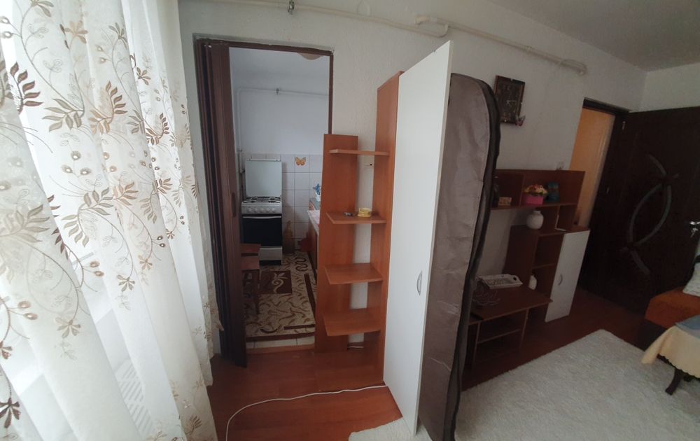 Închiriez apartament Balș zona monument