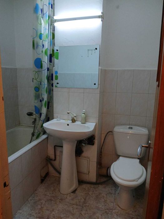 Inchiriez Apartament 2 camere semidecomandat  confort 1– Ploiești Vest 230 Euro