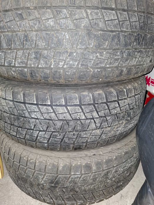 Гуми 245/65/17 bridgestone blizzak dmv1  3броя гуми 245/65/17
