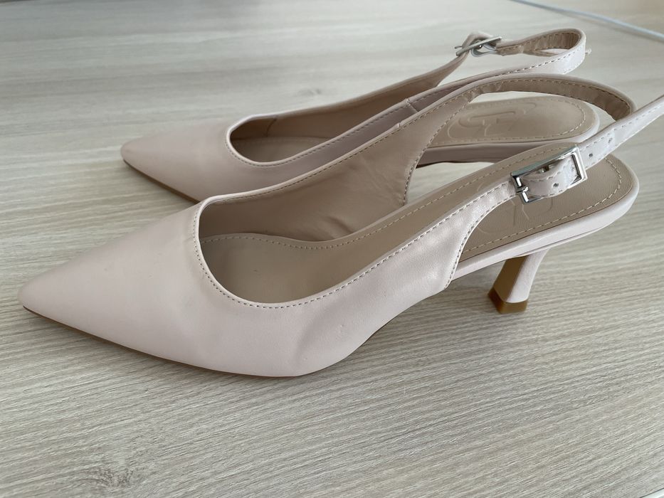 Нови обувки с ток, Shoe aquarium