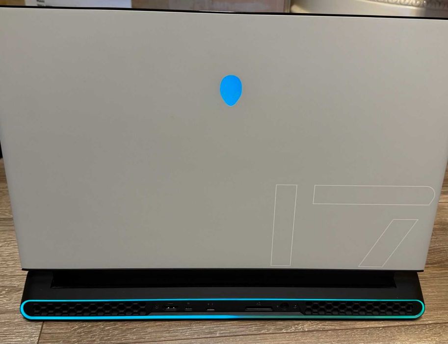 Alienware M17 R3 i7/16RAM/1TB SSD/RTX 2070 Super