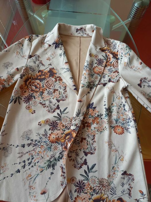 Сако на флорални мотиви