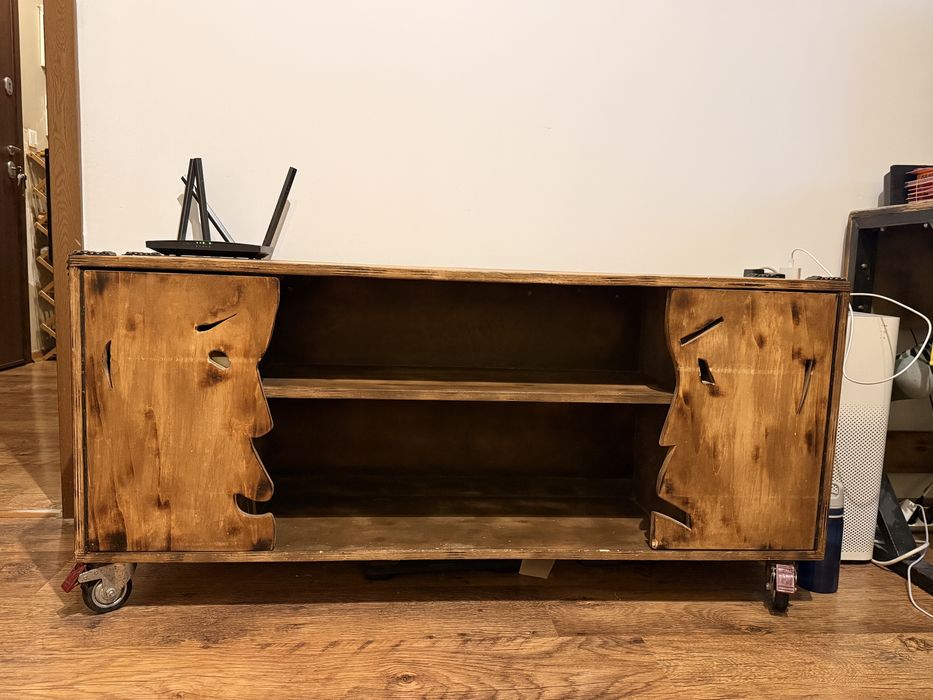 Дизайнерски ръчноизработен ТВ шкаф от масив