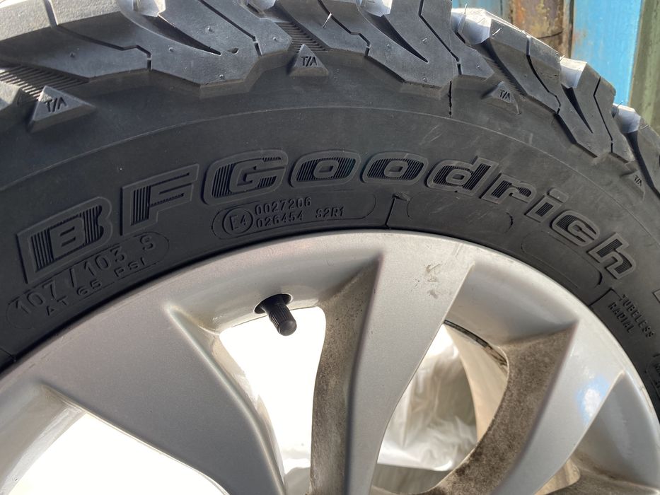 Резина всесезонная.