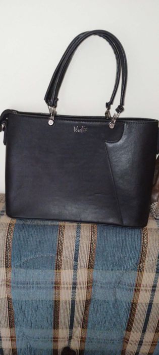 Запазени дамски чанти