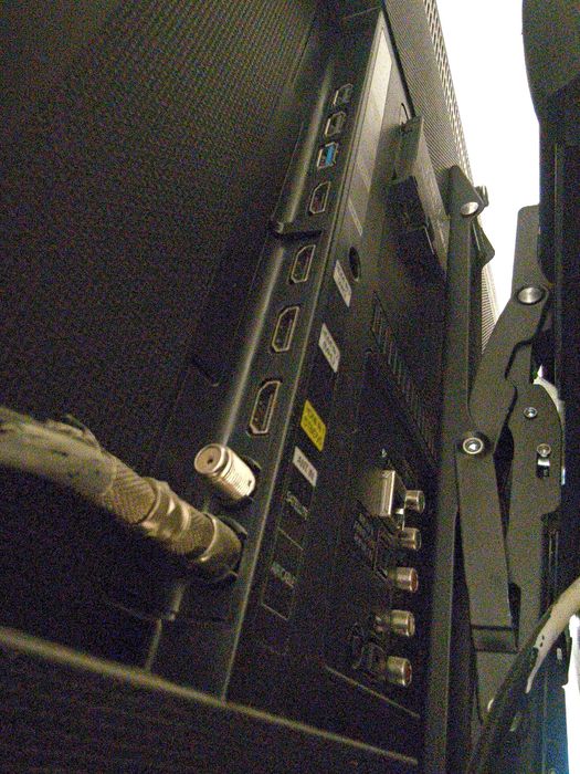 Телевизор Samsung диагональ 140 Б/у