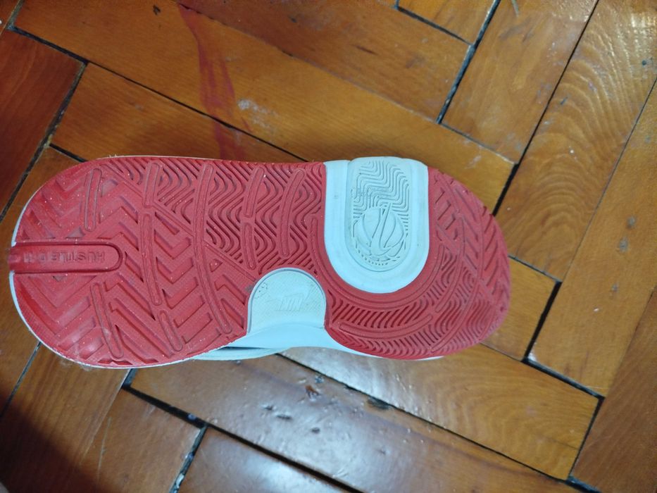 Баскетболни маратонки Nike