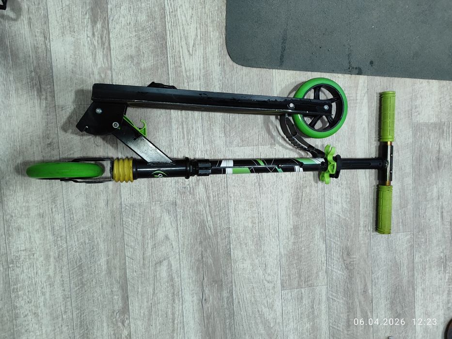 Продам детский самокат пользовались редко в основном стоит