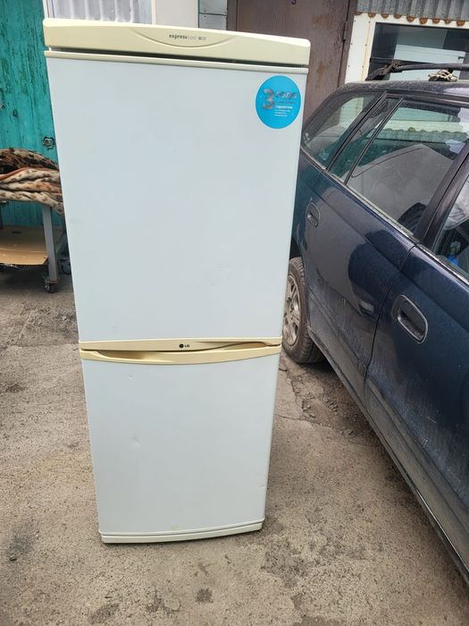 Холодильник "LG" 150см