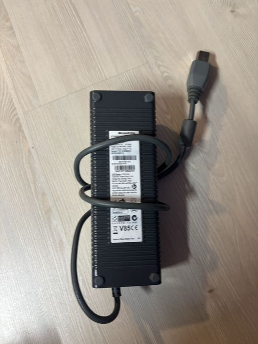 Xbox 360 cu 2 controlere si kinect