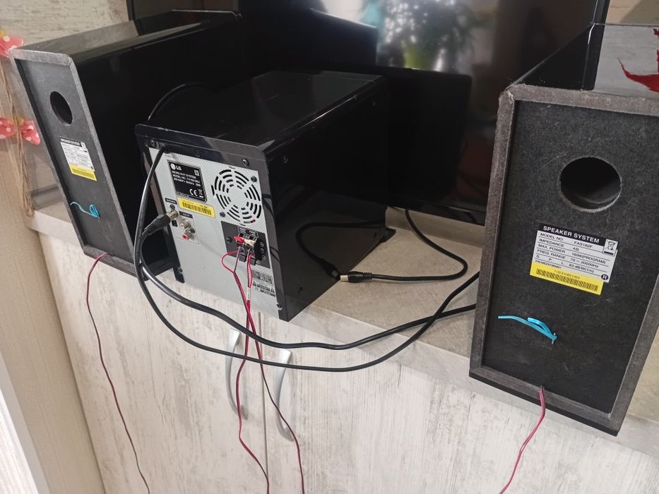 Аудио уредба LG USB CD FM Aux с тонколони диск флашка аукс радио