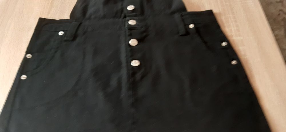 Поли къси и сукман.