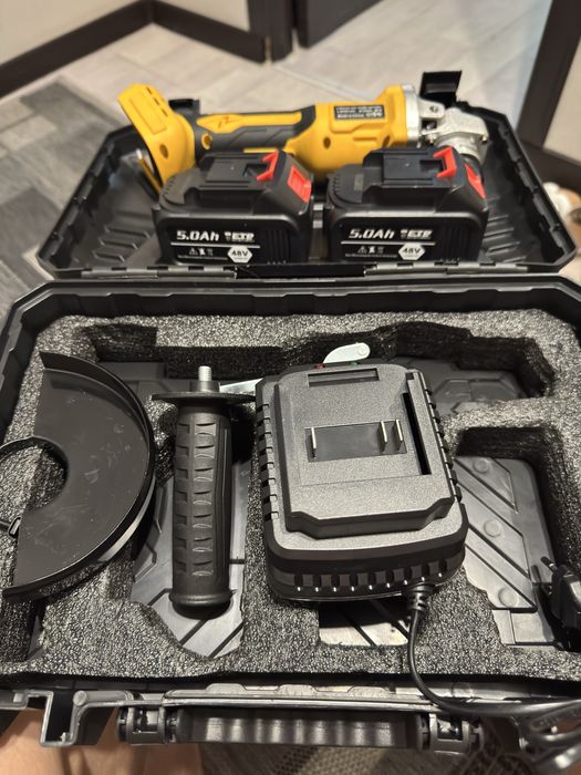 Продаётся акк болгарка DeWALT