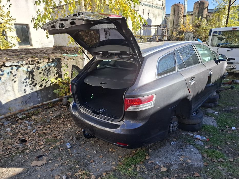 Dezmembrez 2 toyota avensis fab 2014 .si fab 2012 2.0.tdi .orice pies