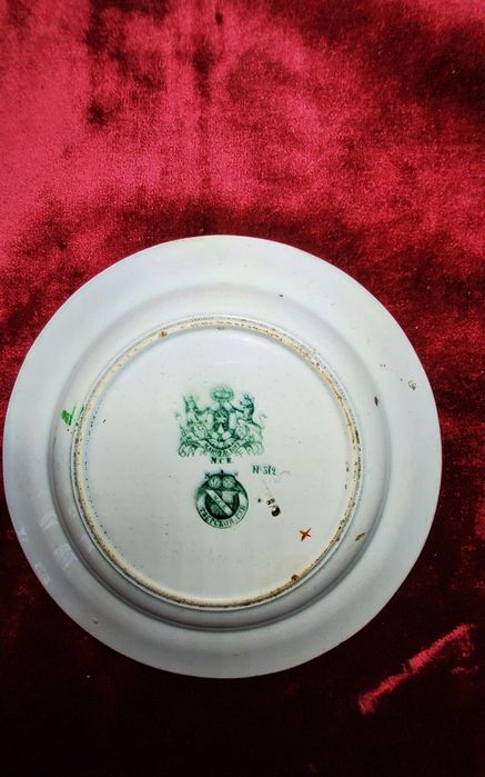 Фаянсовая тарелочка