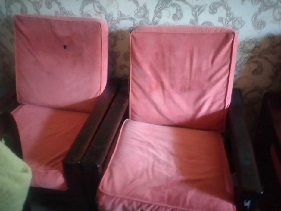 Мебел  из дома б/у стол, стул 6 та, диван, кресло, шкаф. самовывоз