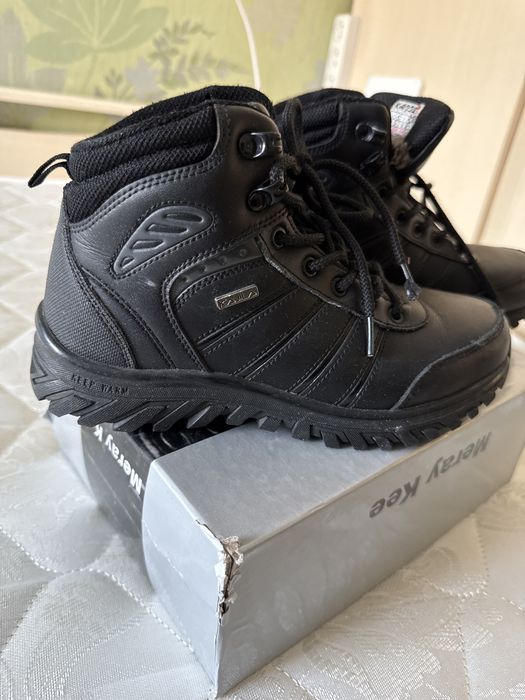 Продаются зимние ботинки