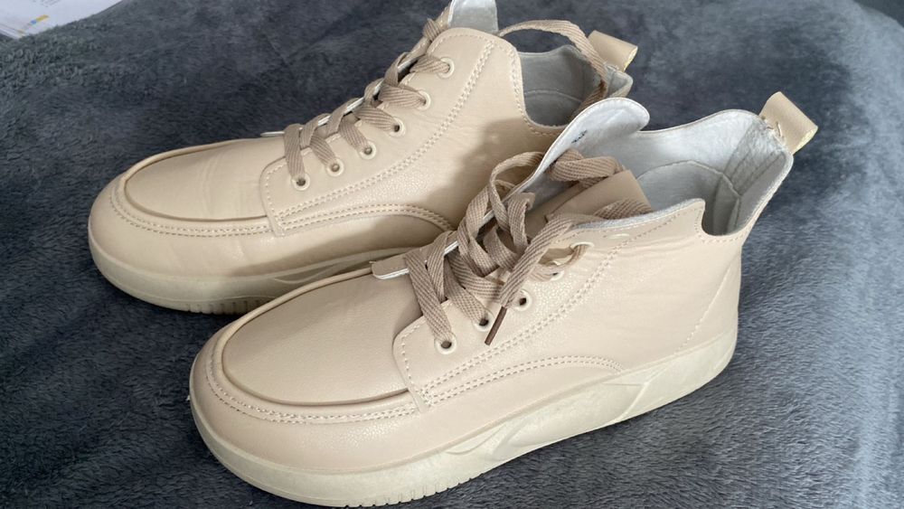 продаю новые ботинки