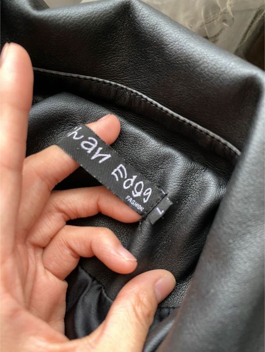 Женская куртка свежая