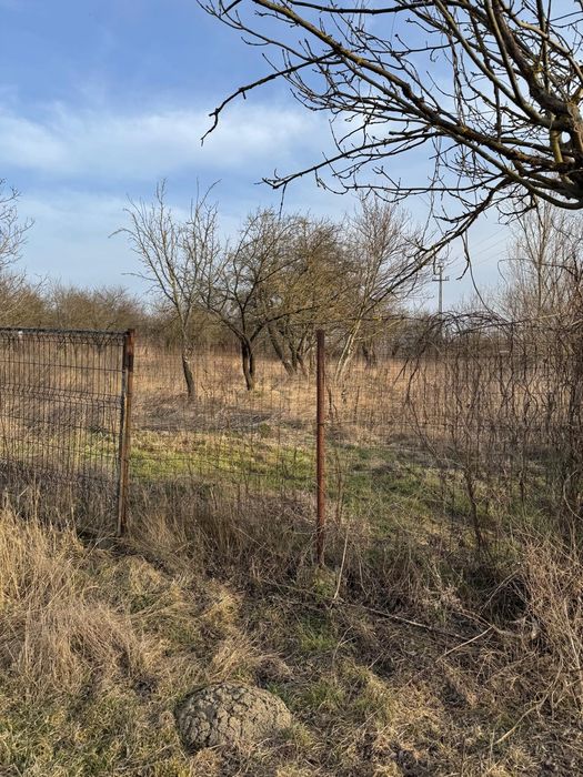 Casa la rosu intrare Schitu Duca