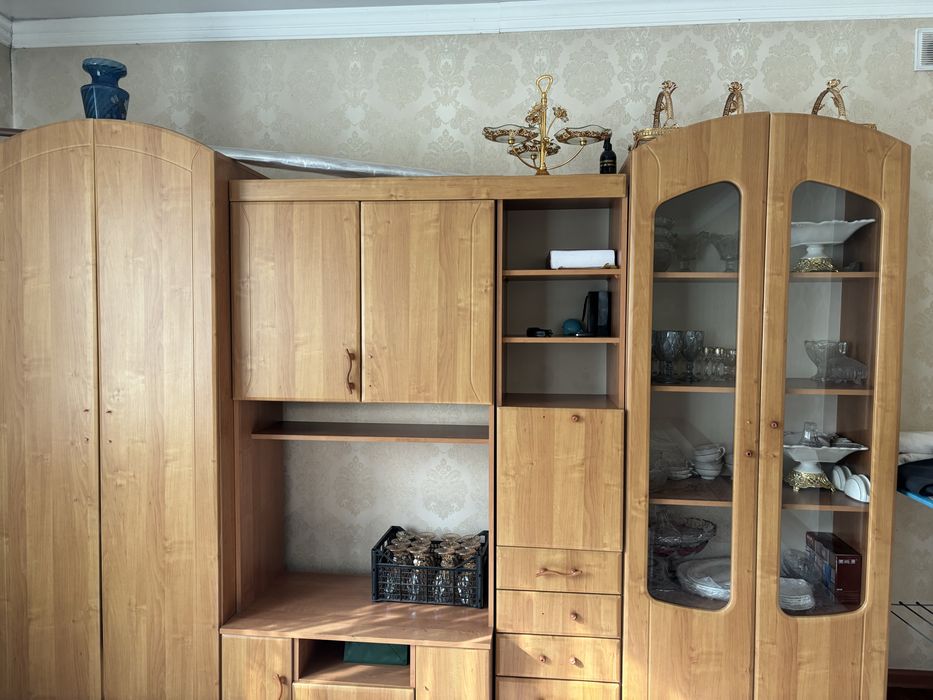 Стенка для гостинной или для хола