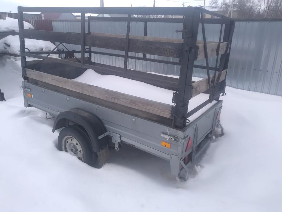 Продам заводской прицеп -коневозку