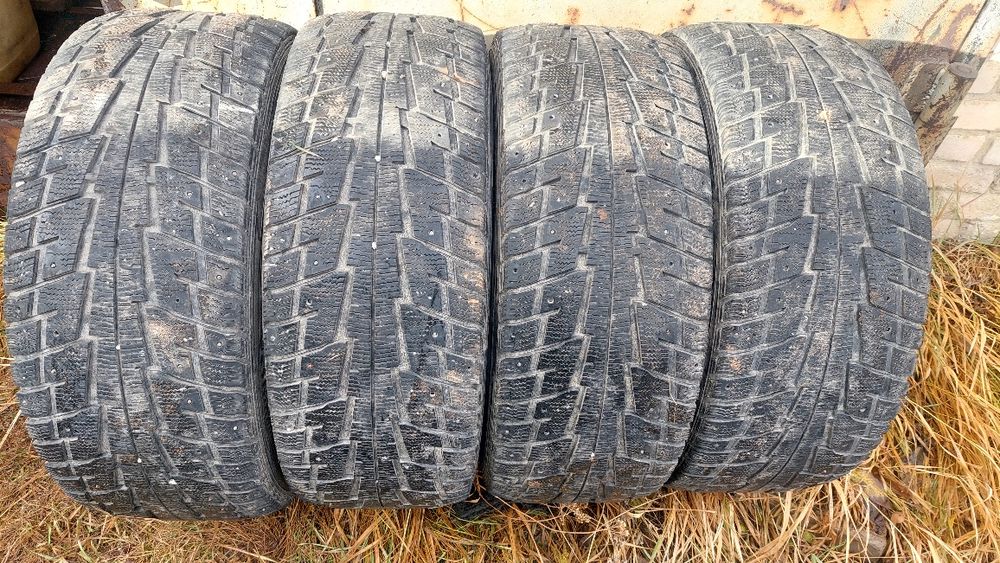 Продам шины зимние235/45/18