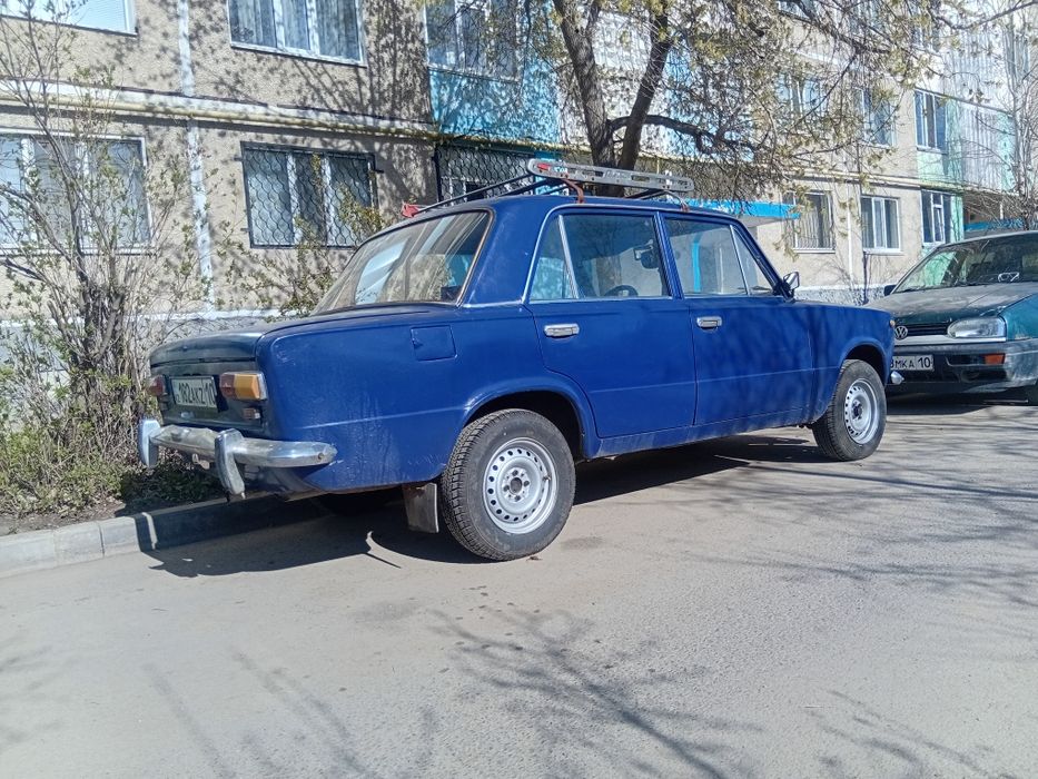 Продаю машину ваз 2101