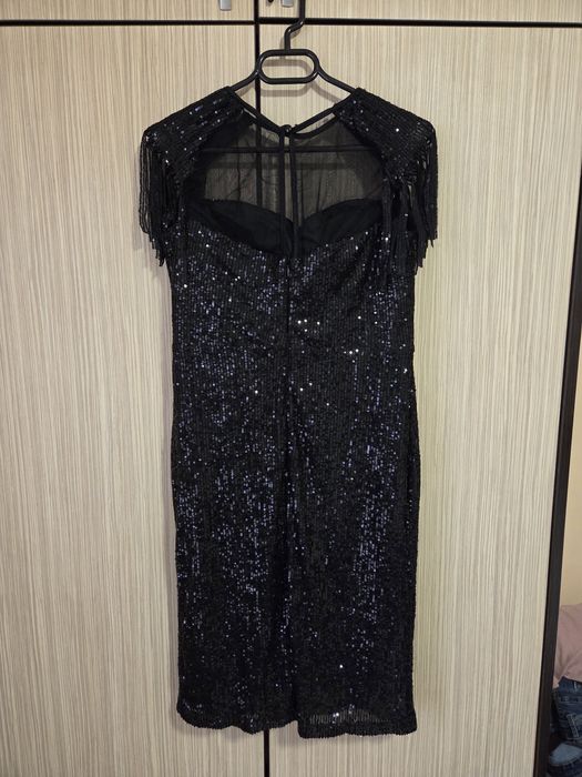 Официална рокля.