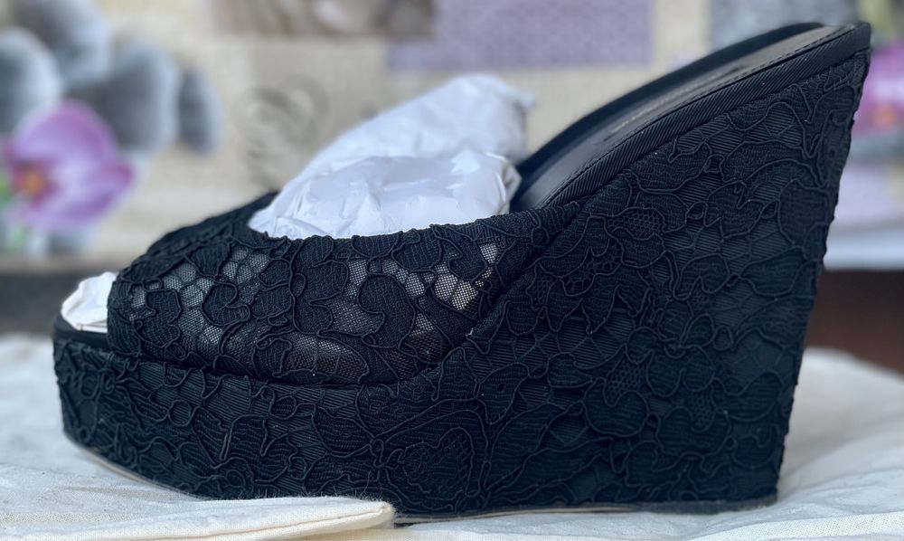 Продам босоножки Дольче Габбана оригинал