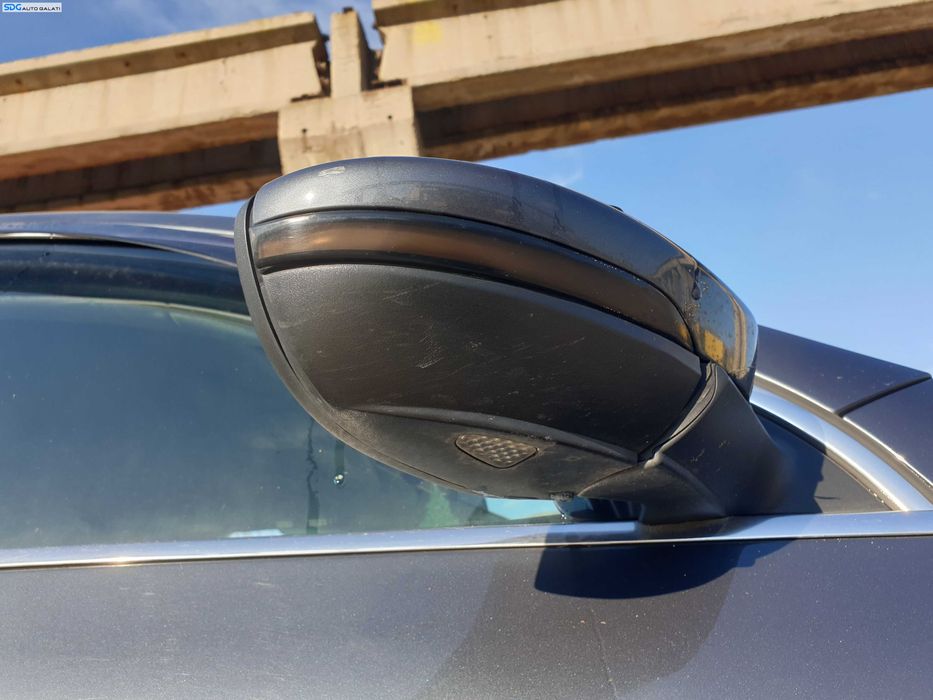 Oglinda Electrica Dreapta cu Pliere Rabatare si Lumina Ambientala Volkswagen Passat B7 2010 - 2015 Culoare LK7X [K2084]