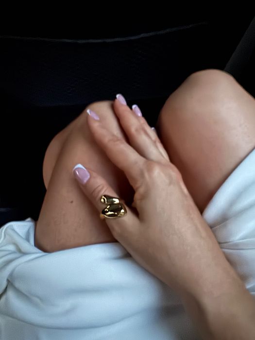 Златист пръстен на големия пръст