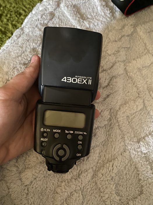 Kit Complet Canon EOS 60D + Obiectiv 18-200mm IS + Blitz Speedlite 430