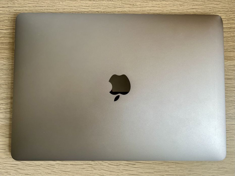 Vând MacBook Pro 13.3 Inch 16GB RAM