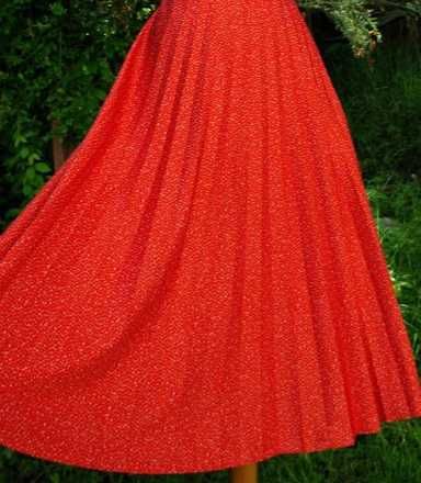Rochie roșie cu picouri,  plisata  vintage