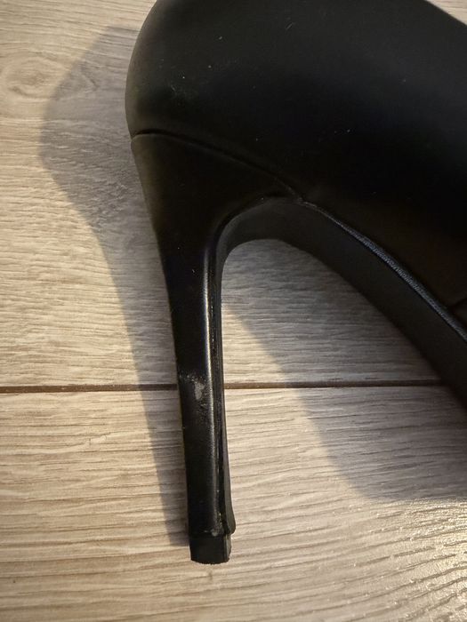 Pantofi cu toc Guess